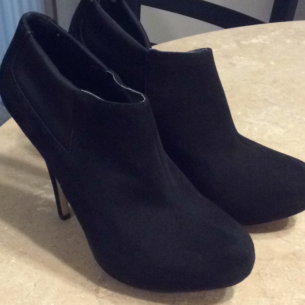 Jessica Simpson black Suede ankle booties